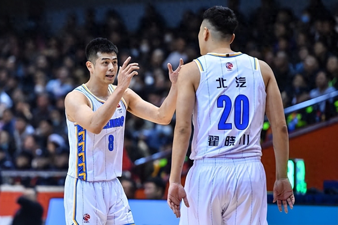 九游电脑版-半场比分：54-52，北京队微弱领先，比赛悬念重重！的简单介绍