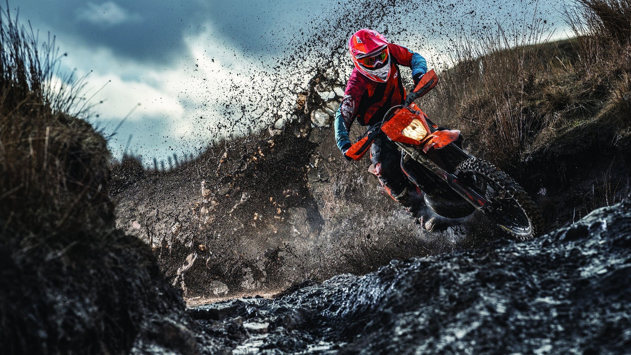 九游网游官网-《电子竞技广告新玩法：创新营销引爆粉丝热情》，电子竞技宣传海报