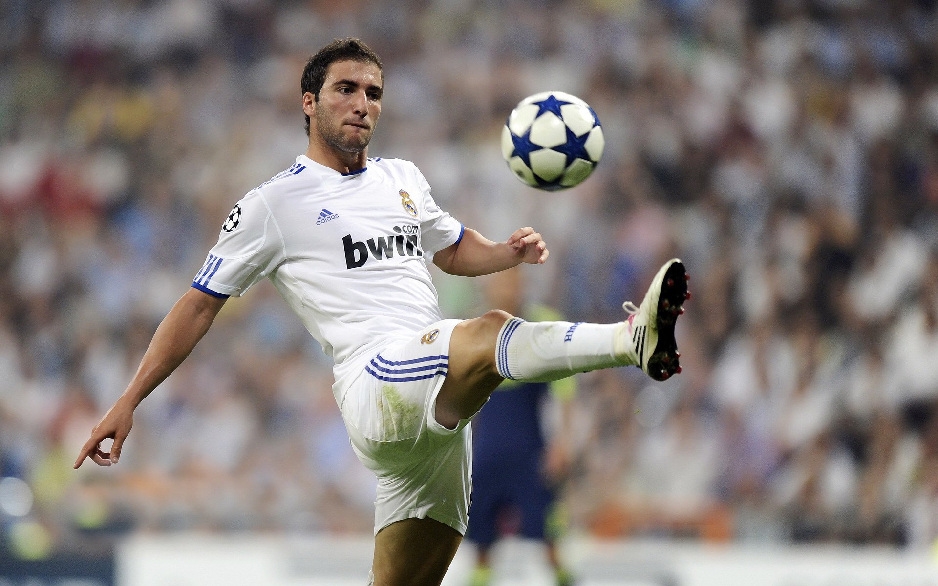 九游娱乐官网 (jiuyou)-库里：连续“旱地拔葱”，让三分弹无虚发成习惯！，库里 抡